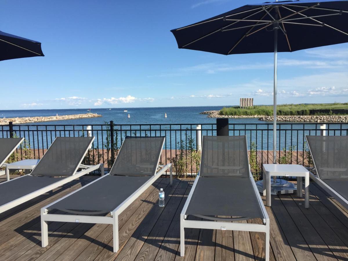 Stunning Stayz At Friday Harbour Beach Marina Resort Lake Simcoe Innisfil Exterior foto